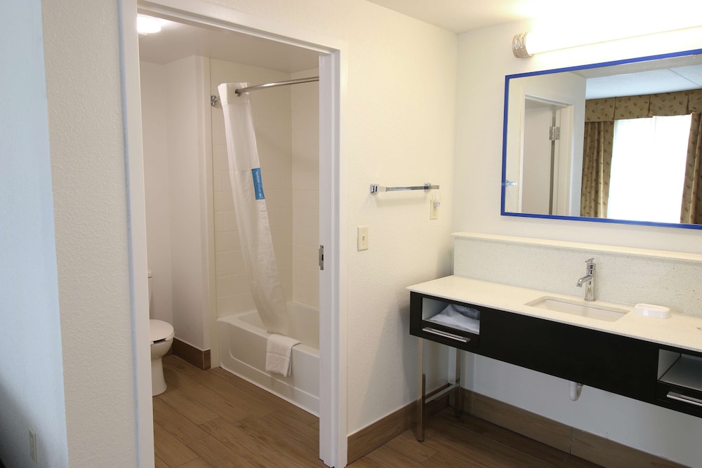 Hampton Inn & Suites Palm Coast - photo 18