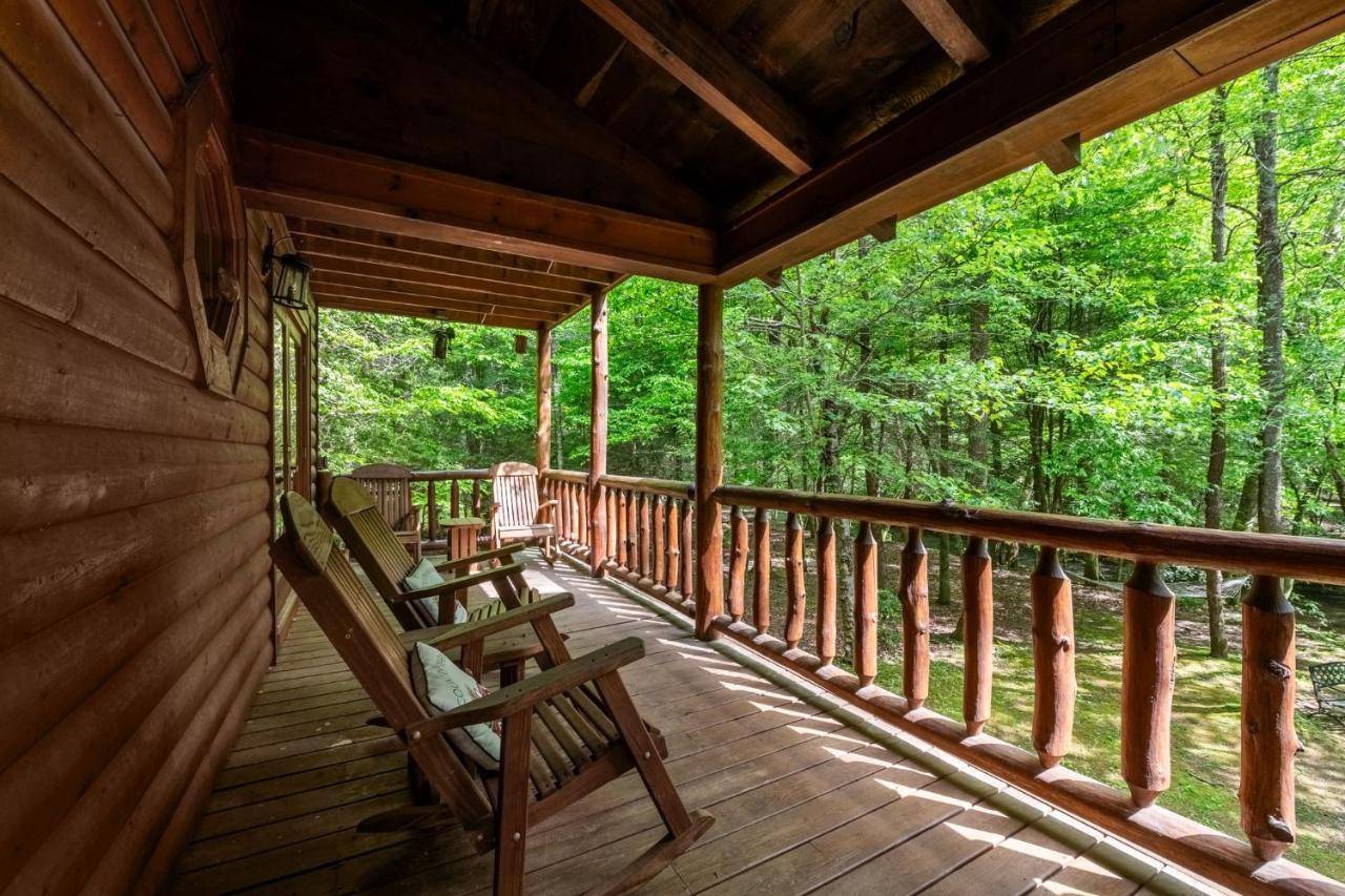 A Creek Runs Thru It Secluded Waterfront Cabin — 4-Star Luxury Hotel in Blue Ridge, United States