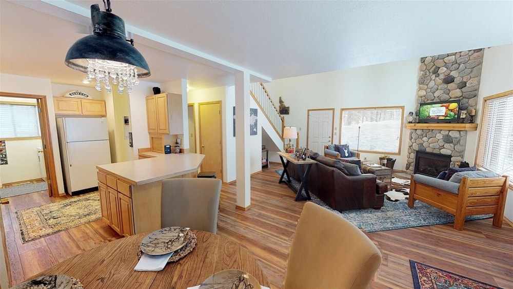 Longhorn Hideaway by Casago McCall Donerightmanagement - photo 23