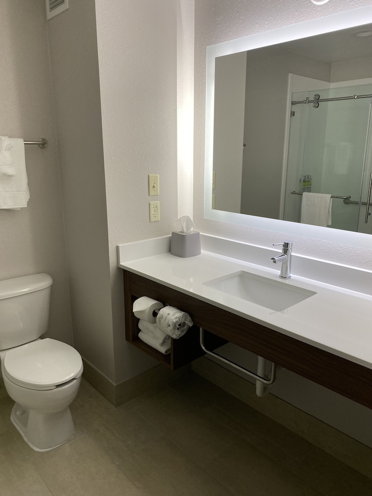 Holiday Inn Express Hotel & Suites Weston by IHG - photo 37