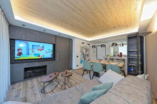 Lux Domotic Apt Chalet Dolomites — 4-Star Luxury Hotel in Pinzolo, Italy