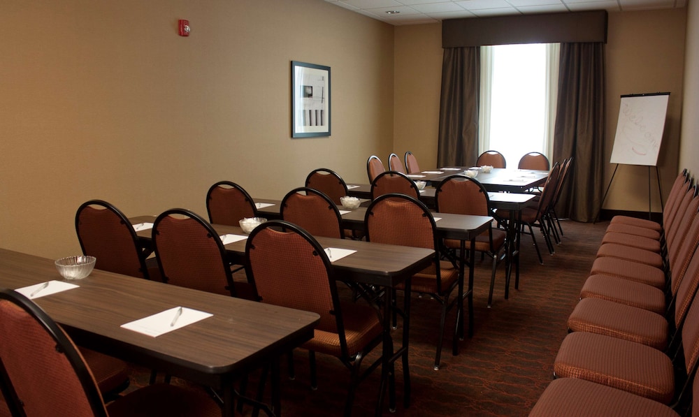 Hampton Inn Burlington - photo 25