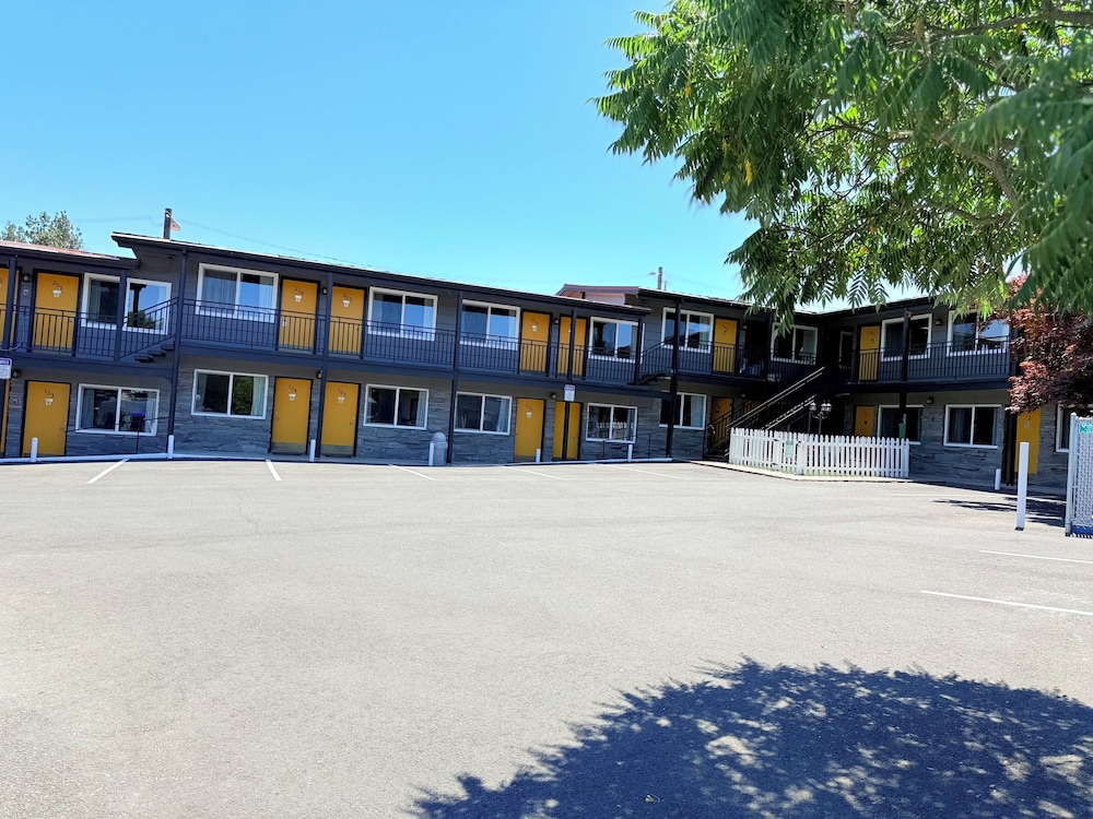 Timbers INN and Suites - photo 37