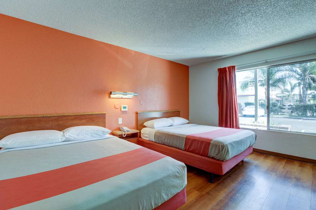 Motel 6 Irvine Orange County Airport - photo 11