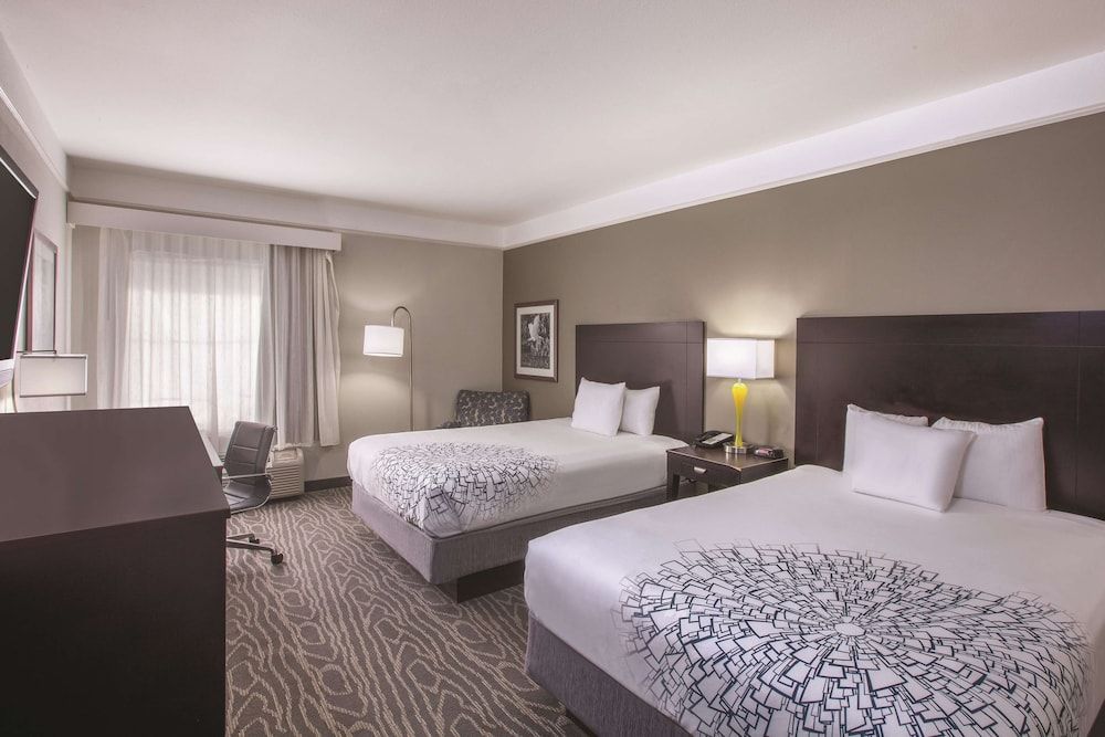 La Quinta Inn and Suites by Wyndham Lake Charles Casino Area - photo 21