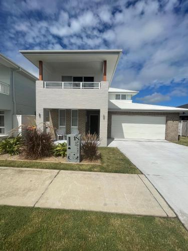 Reelaxing at The Rocks in South West Rocks, Australia