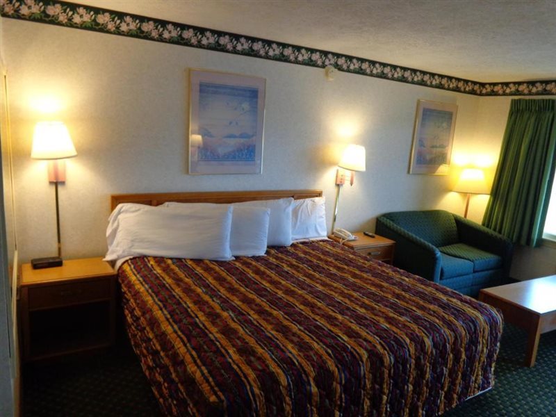 Travelodge by Wyndham Ridgeway Martinsville Area - photo 6