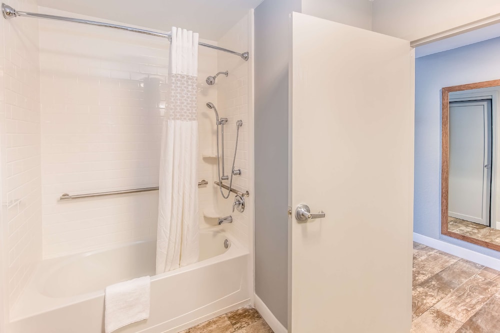 Hampton Inn Pensacola Beach - photo 66