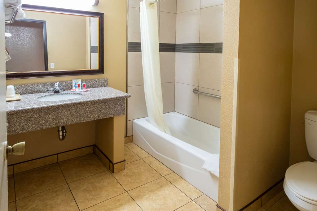 Econo Lodge Inn & Suites Fallbrook Downtown - photo 28
