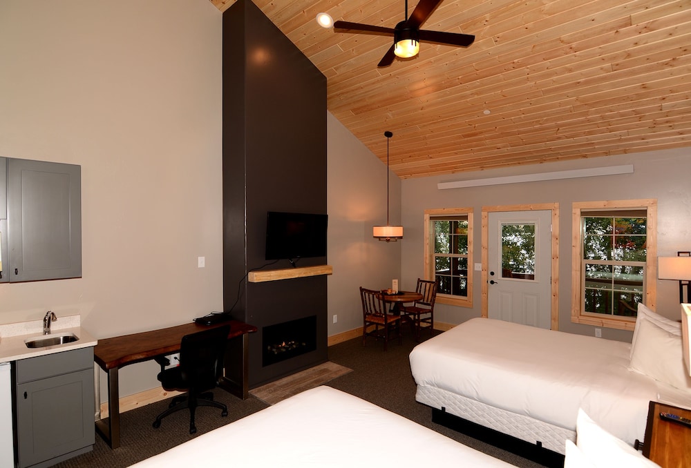 Lakeside Lodge Resort & Marina - photo 3
