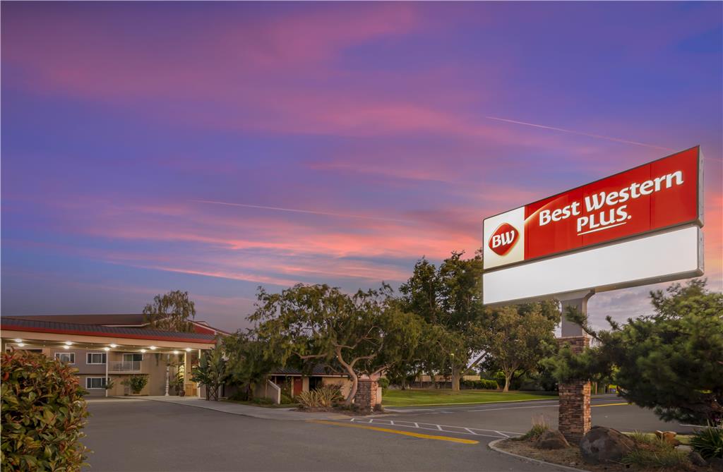 Best Western Plus Garden Court Inn - photo 44