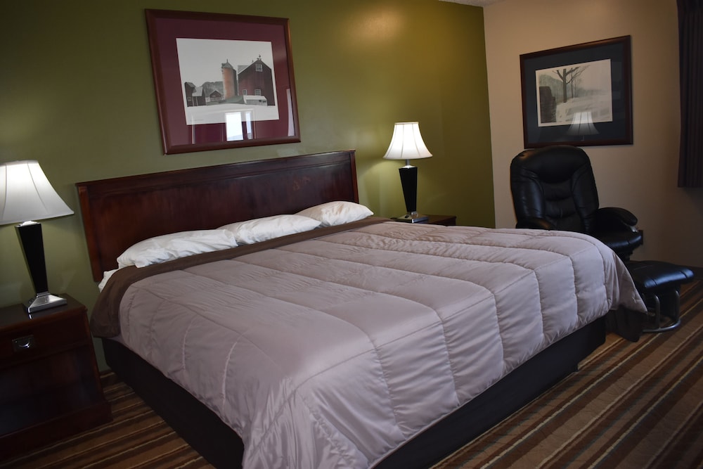 Heartland Hotel and Suites - photo 10