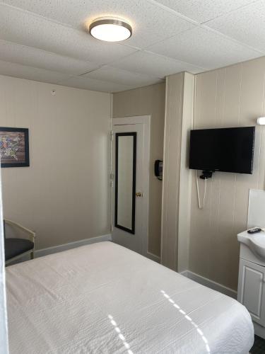 The Admiral Hotel Motel - photo 118
