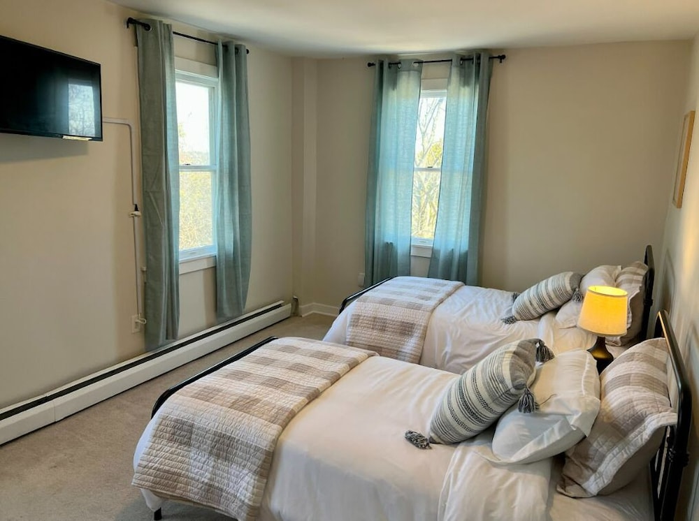 Valcour Inn & Boathouse - photo 35