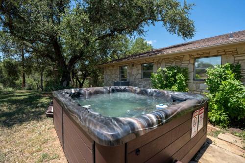 Lake LBJ Pet Friendly Home — 4-Star Luxury Hotel in Marble Falls, United States