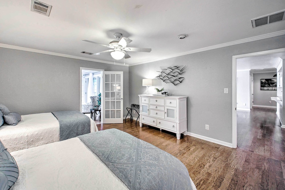 Kayaks And Dock Lakefront Hot Springs Hideaway in Hot Springs, United States