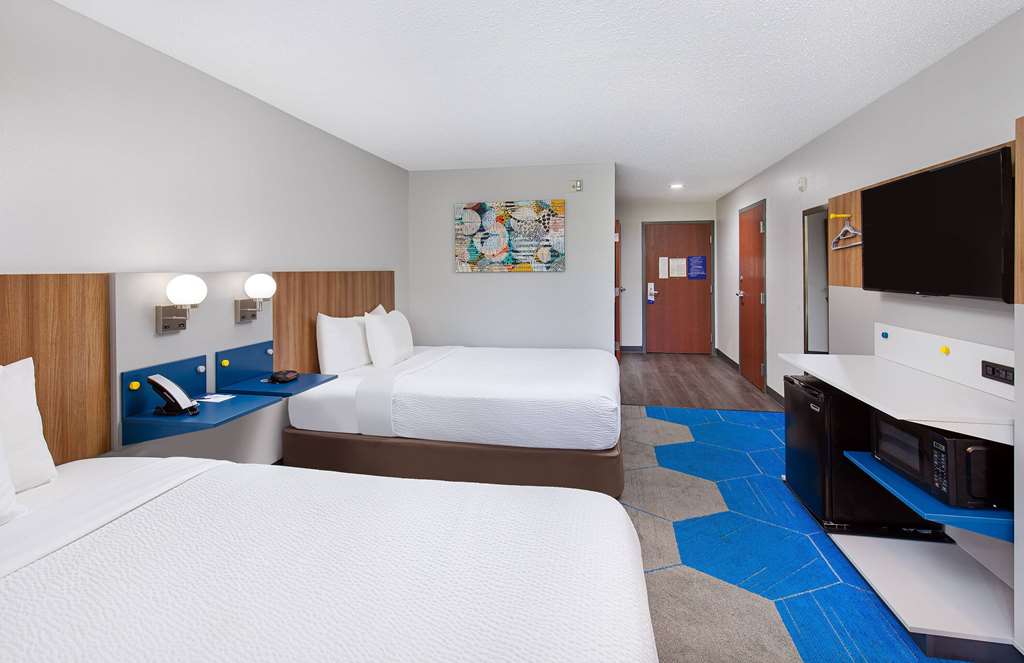 Microtel Inn and Suites by Wyndham Columbus North - photo 8