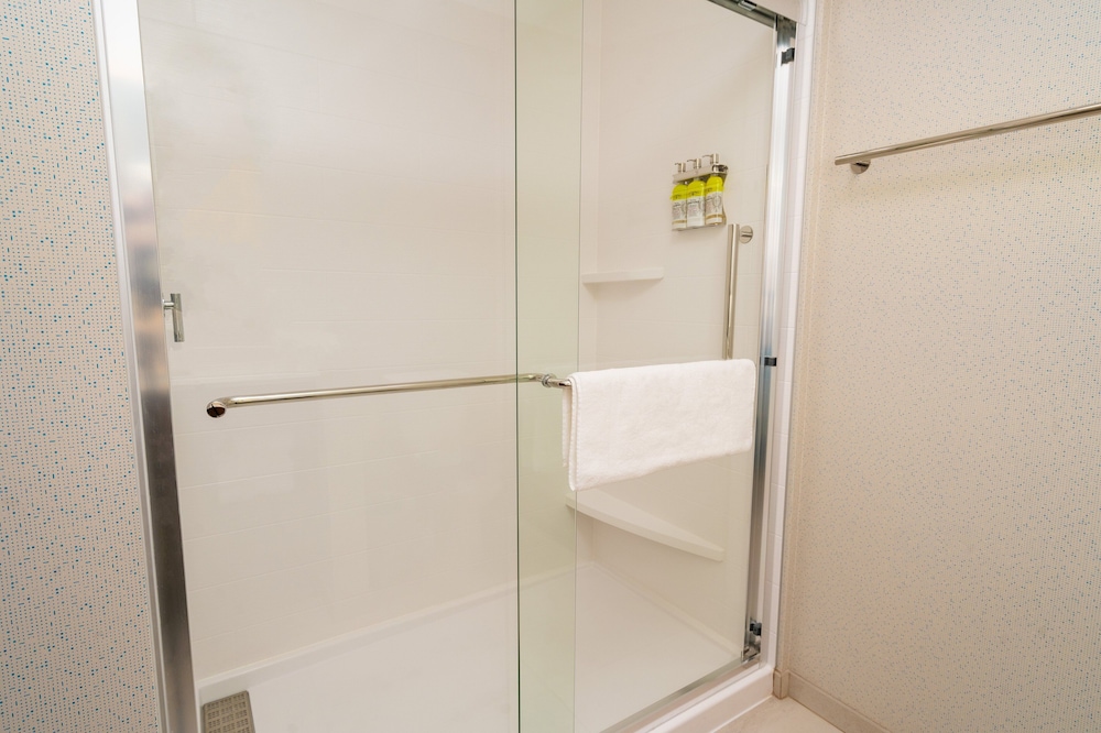 Holiday Inn Express & Suites Las Vegas E Tropicana by IHG - photo 17