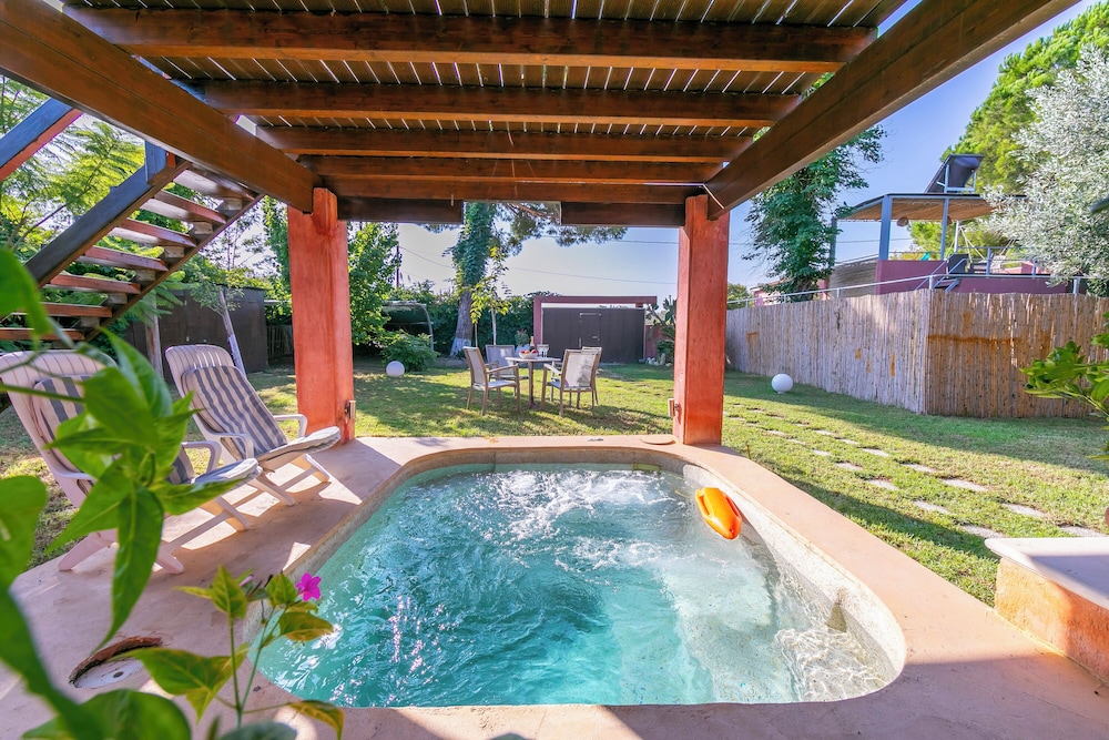 Villa Revita Kourouta Beach — 4-Star Luxury Hotel in Kardamas, Greece