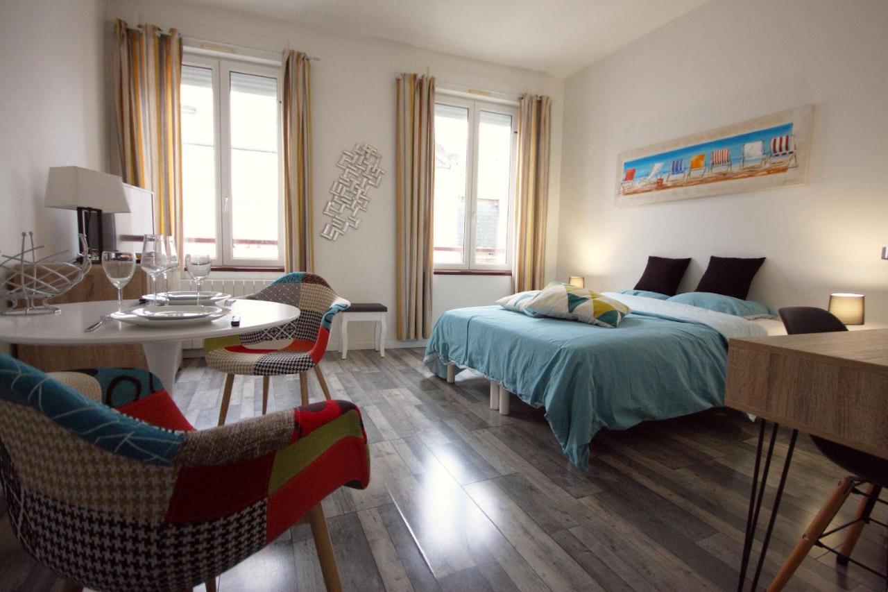 Le Leana Cardi Fecamp Bord de Mer in Fecamp, France