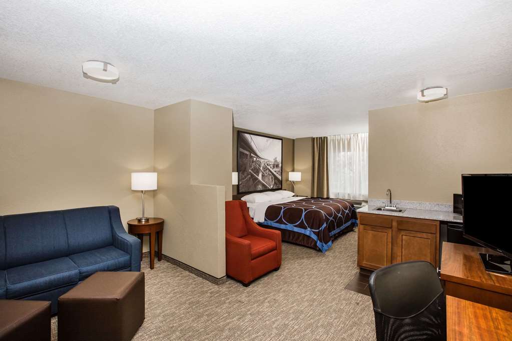 Super 8 by Wyndham Altoona - photo 11