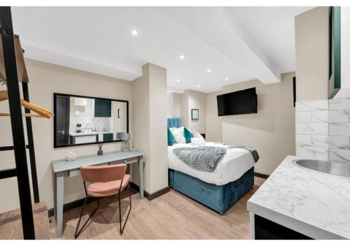 The Ultimate Hangout Spot: Modern Studio — 4-Star Luxury Hotel in London, United Kingdom