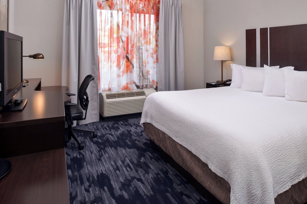 Fairfield Inn & Suites Cedar Rapids - photo 16