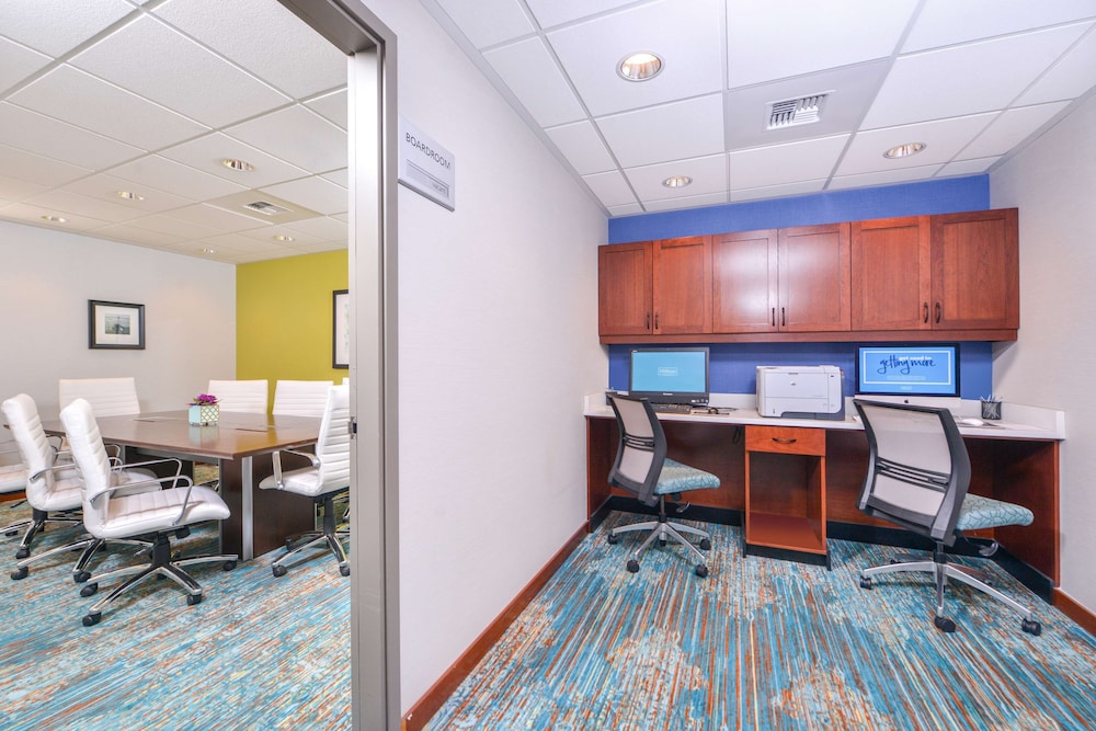 Hampton Inn Seattle Airport - photo 34