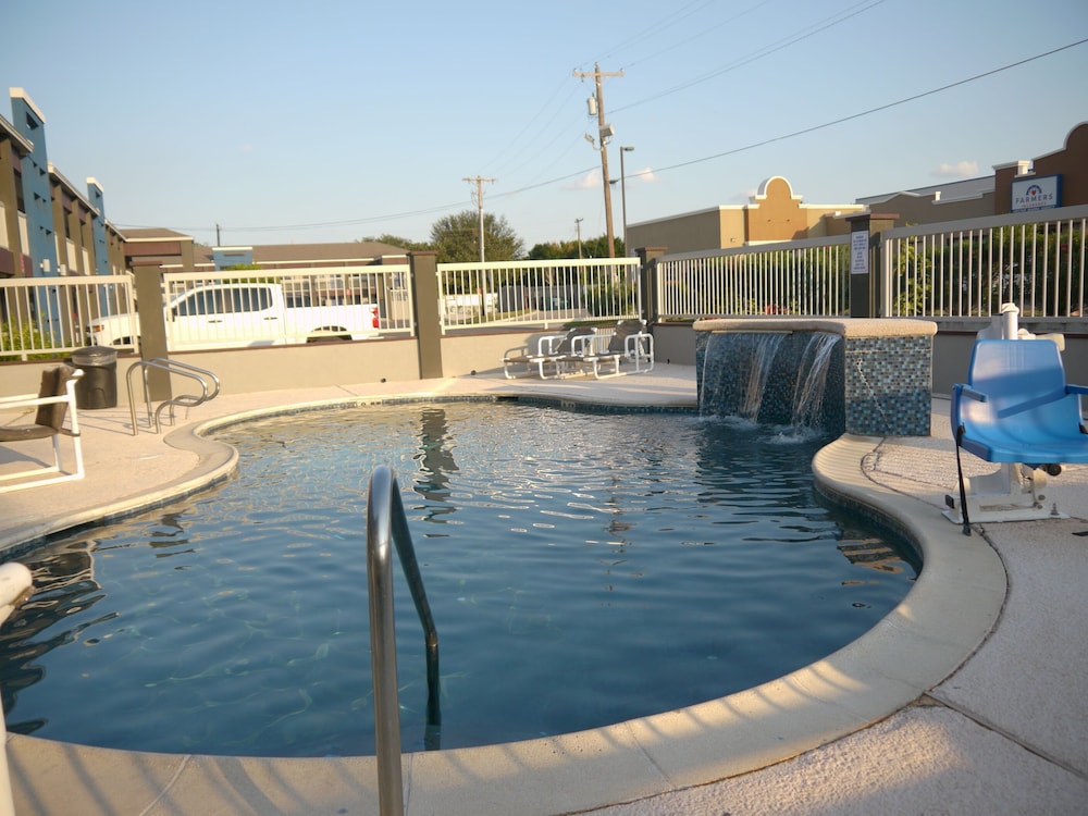 Texas Inn Airport McAllen - photo 33