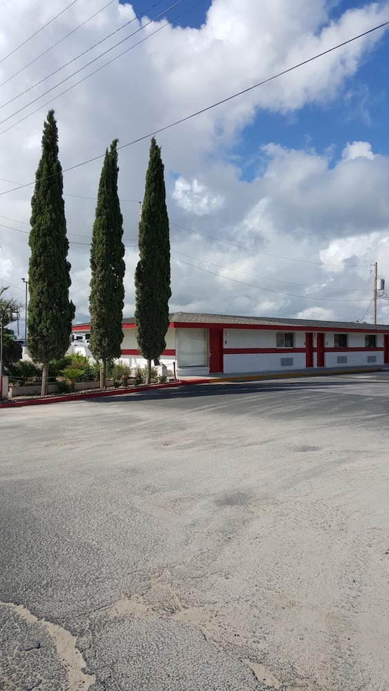 Luxury Inn & RV Park - photo 38