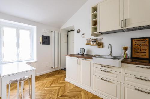 Milan Cozy Apartment — 4-Star Luxury Hotel in Milan, Italy