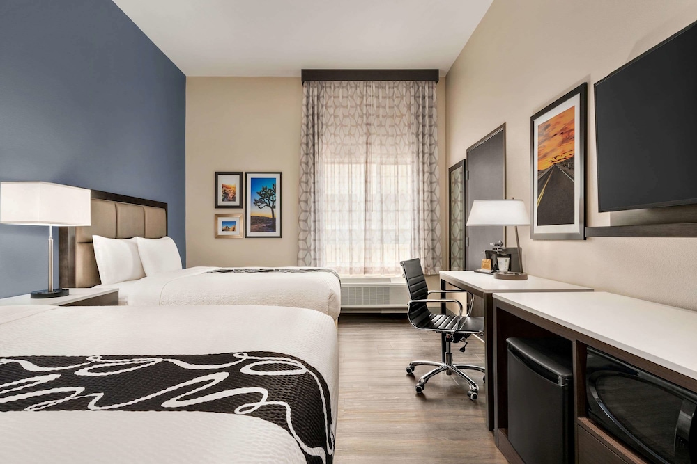 La Quinta Inn & Suites by Wyndham San Bernardino - photo 10