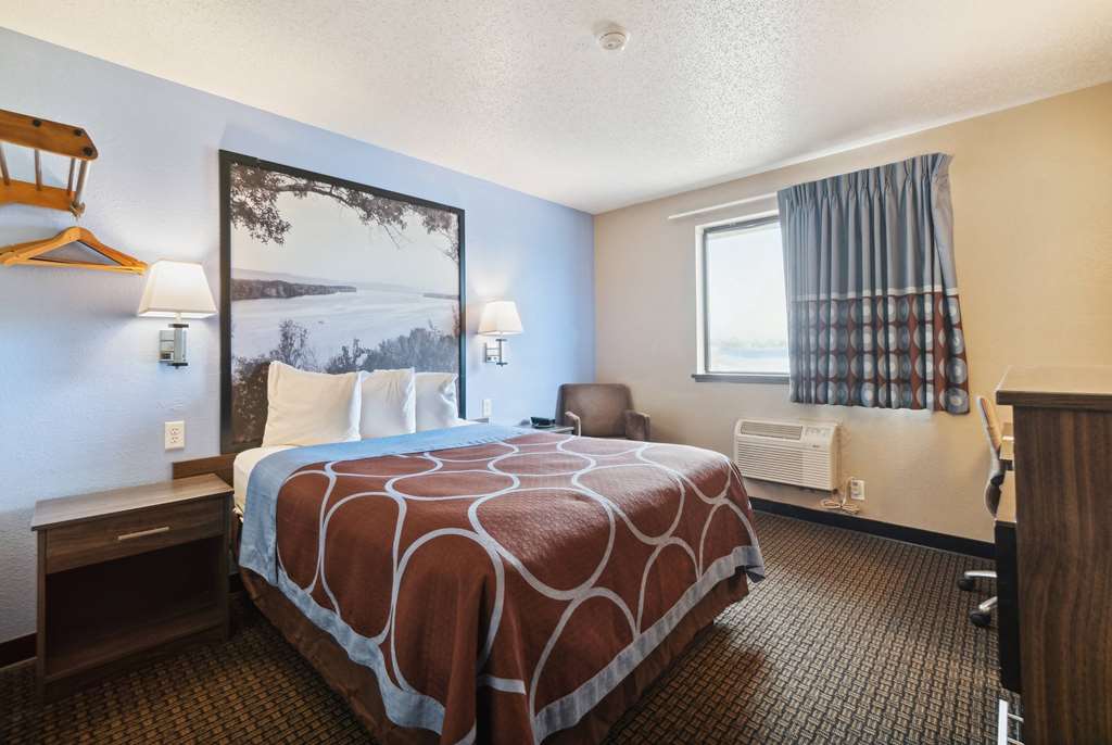 Super 8 by Wyndham Kenosha Pleasant Prairie - photo 15