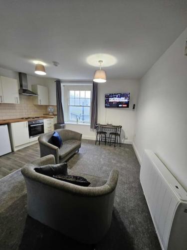 Contractor Room Kitchen Central Spot — 4-Star Luxury Hotel in Neath, United Kingdom