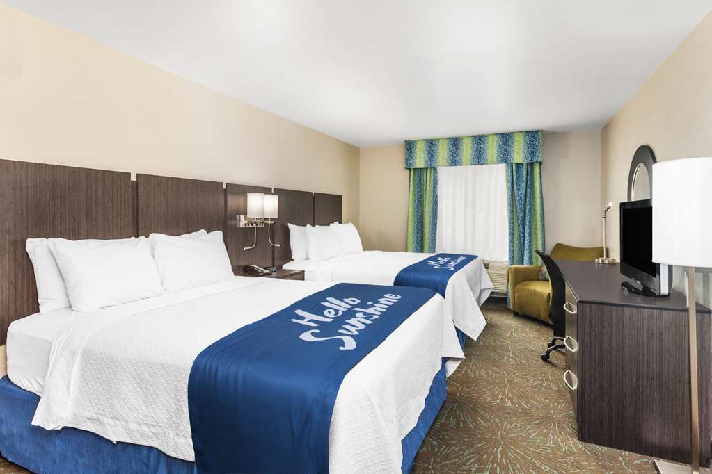 Days Inn & Suites by Wyndham East Flagstaff - photo 8