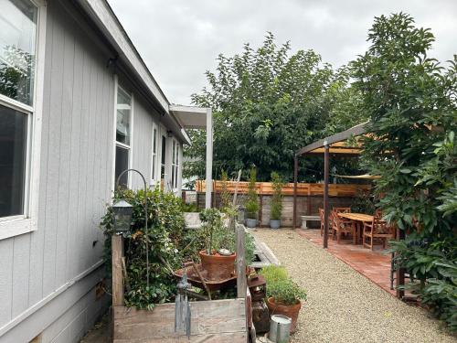 Eastside Costa Mesa house — 4-Star Luxury Hotel in Costa Mesa, United States