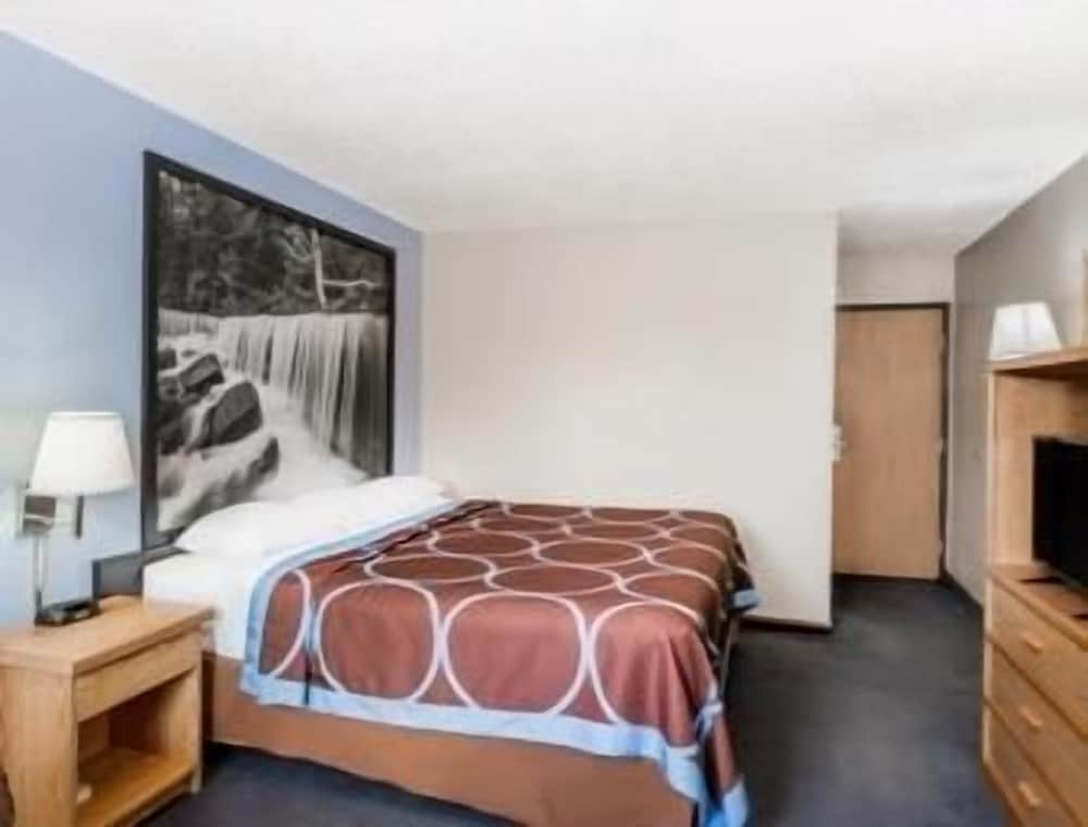 Super 8 by Wyndham Manhattan KS - photo 8