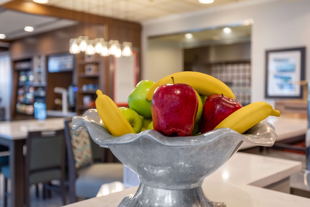 Hilton Garden Inn Islip MacArthur Airport - photo 22