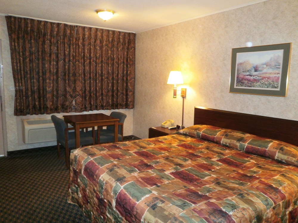 Richmond Inn & Suites - photo 11