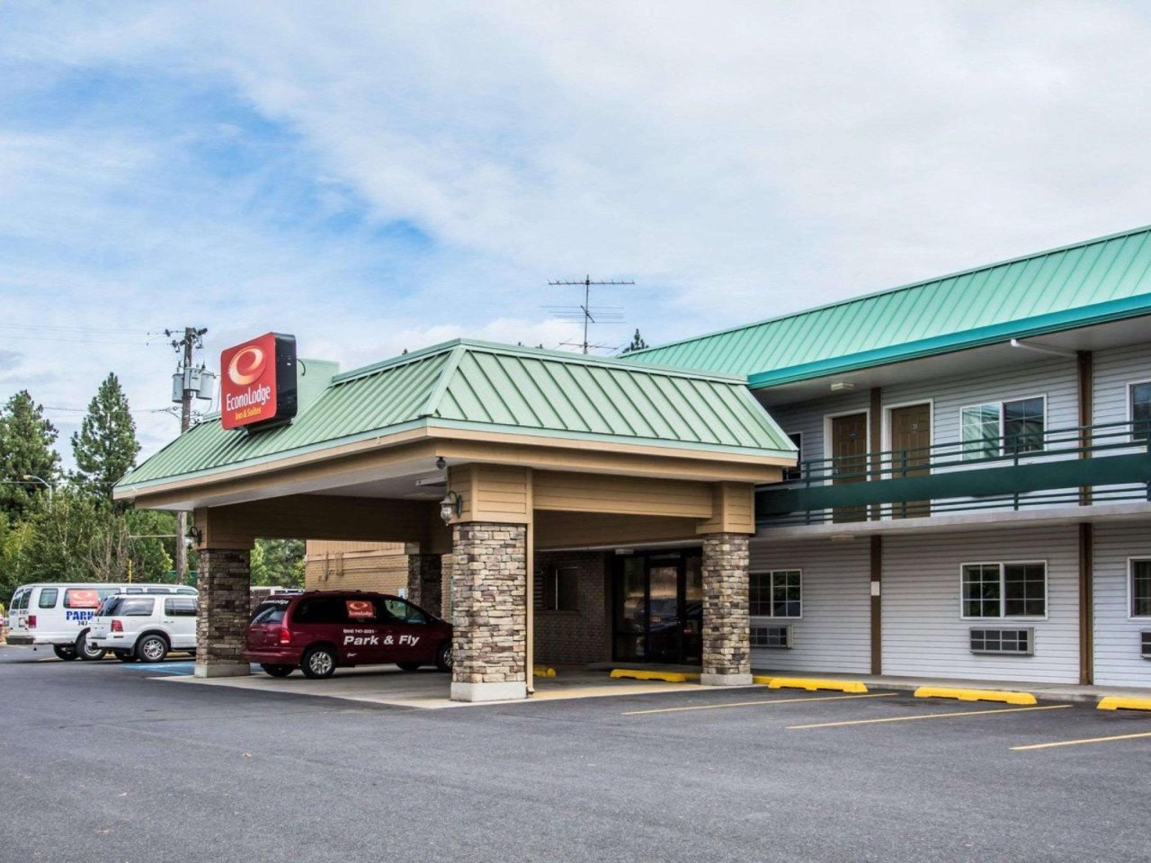 Econo Lodge Inn & Suites Spokane — hotel in Spokane