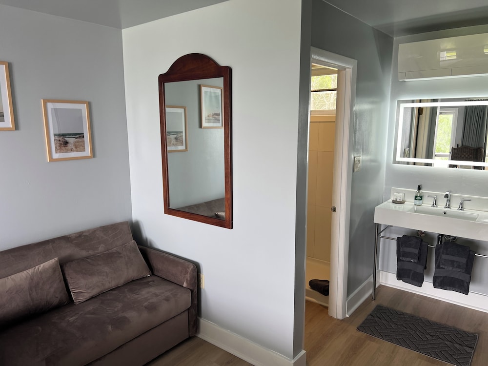 The High Tide Inn - photo 128