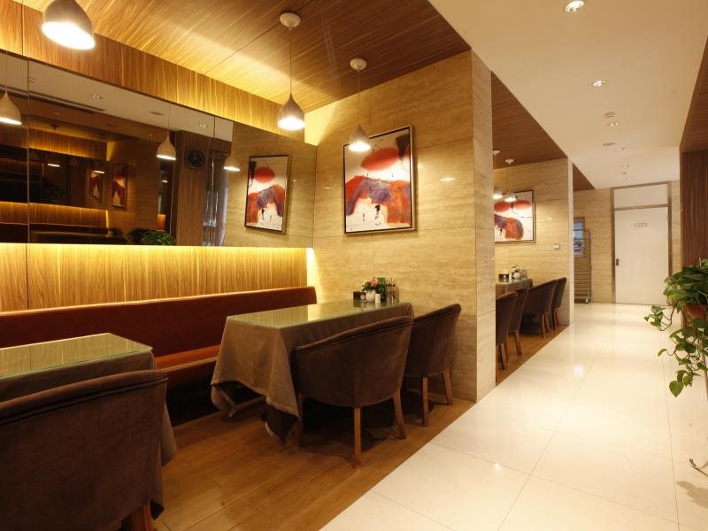 Century Star Urumqi Changjiang Road Hotel — hotel in Urumqi