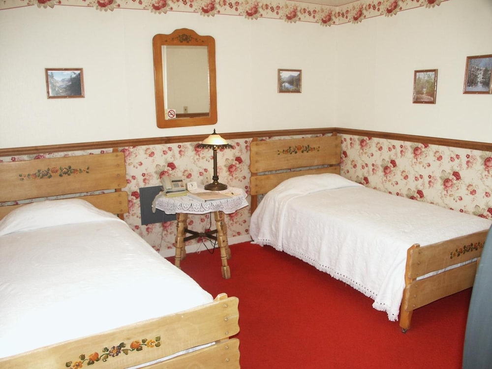 Bridgeport Inn - photo 15
