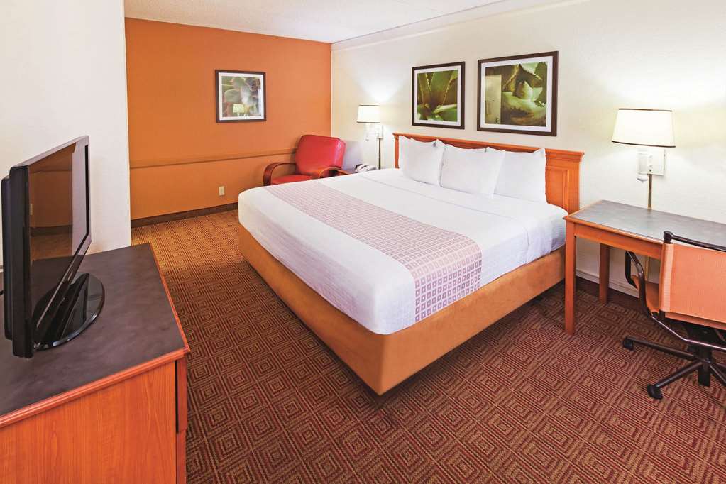 La Quinta Inn by Wyndham San Antonio Lackland - photo 14