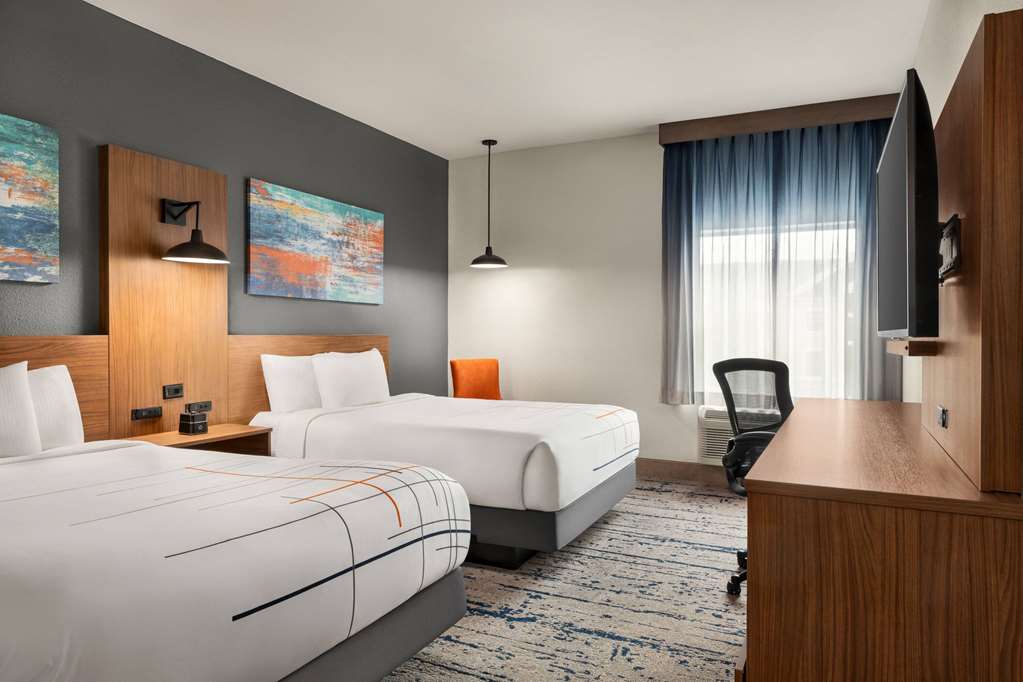 La Quinta Inn & Suites by Wyndham Austin South - photo 12
