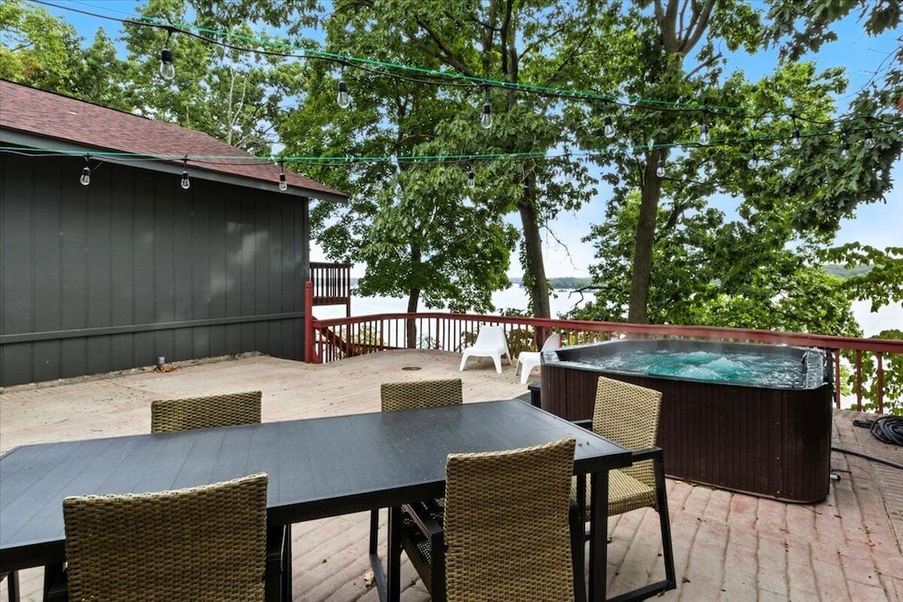 Hot Tub Main Channel Views Great Outdoor Spaces Blackstone - last minute hotel in Unknown City