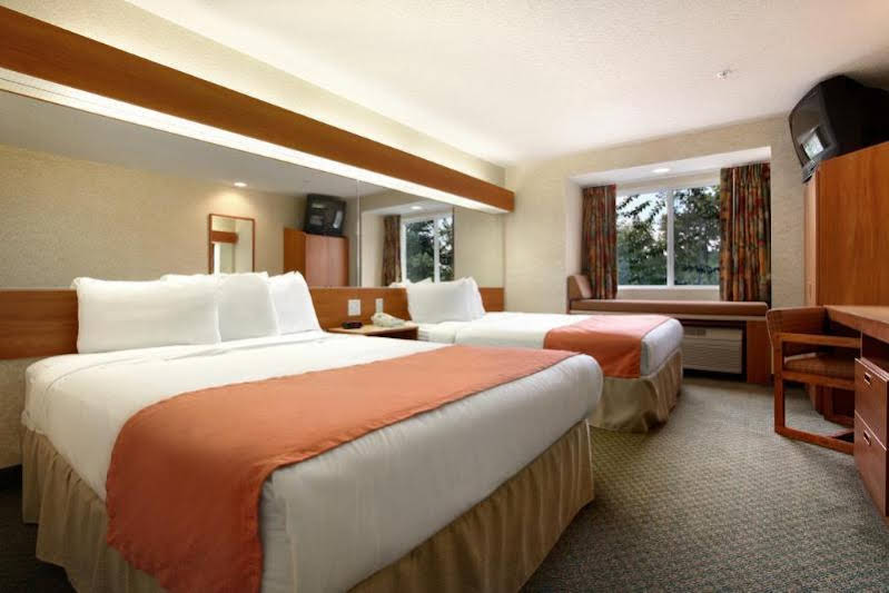Microtel Inn & Suites by Wyndham Brunswick North - photo 3