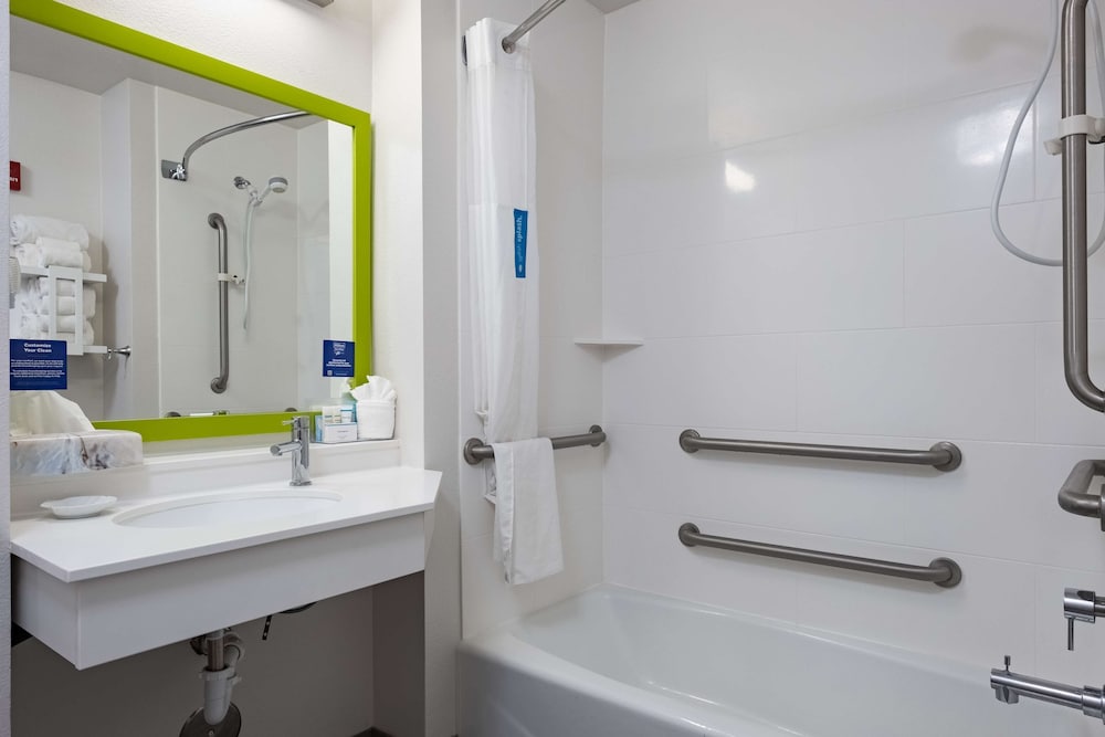 Hampton Inn Richfield - photo 13