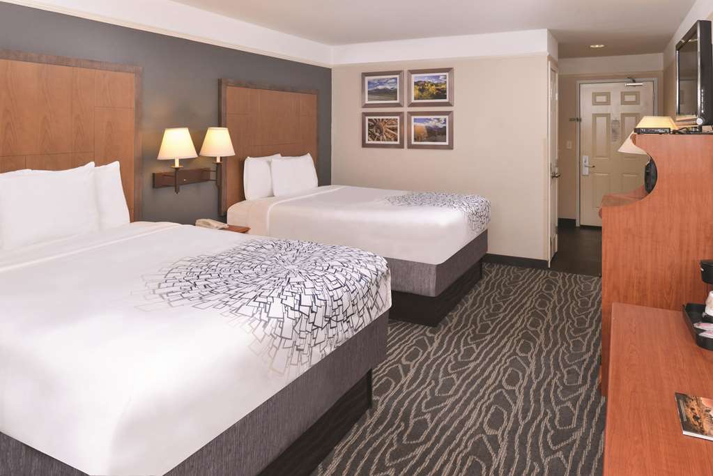 La Quinta Inn & Suites by Wyndham Ruidoso Downs - photo 19