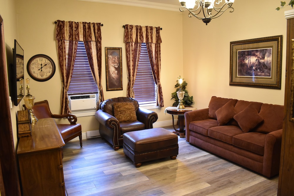 Silver Horseshoe Inn - photo 33